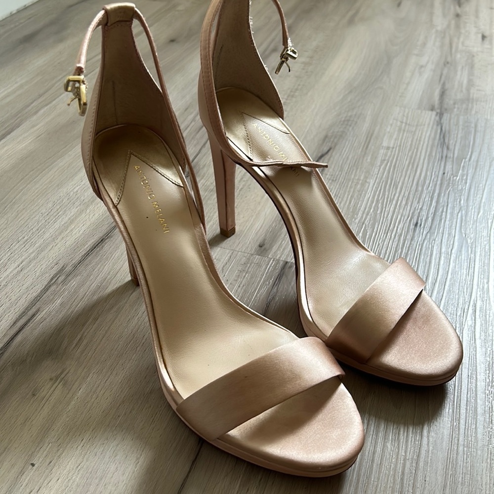 Antonio Melani creamy pink platform heels